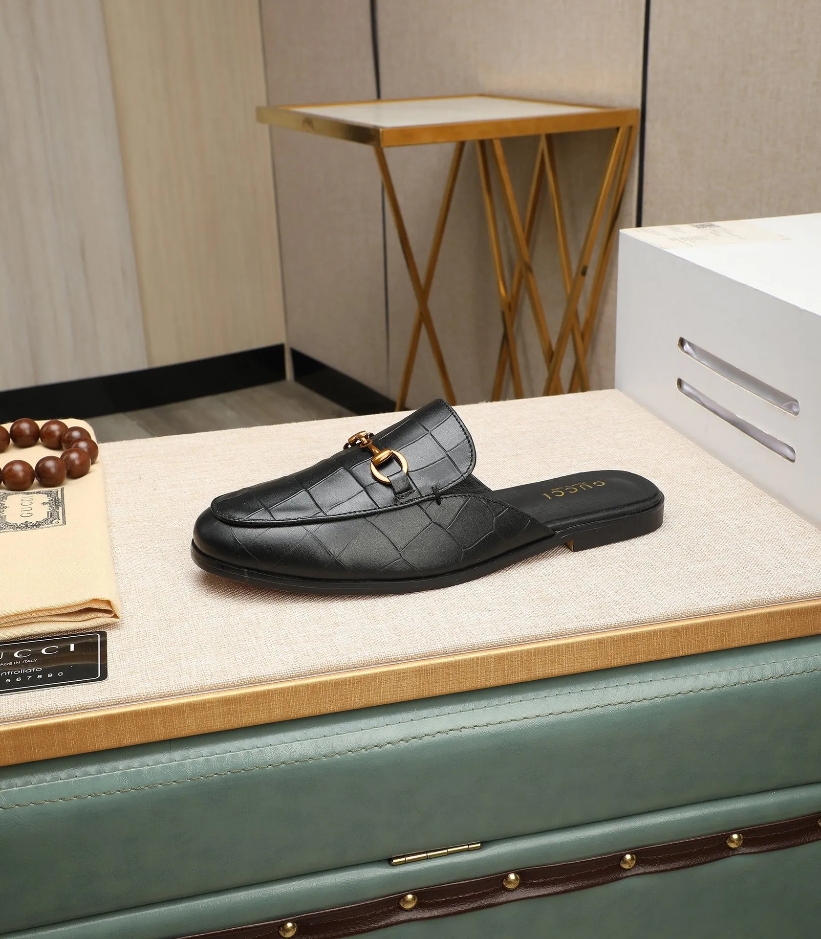 Men's clothing and shoes 💰380 (Gucci) The latest 🎁🎁 casual and fashionable men's shoes 👟 from the official website, hot style 💥 style is simple and elegant, exclusive for trendy men. Unique official website latest brand double G elements 👑 original Gucci decoration, fashionable and generous, original material original calfskin, ✅ fully imported first-layer pigskin lining, official website designated wear-resistant, lightweight original rubber casual outsole, counter classic model taken in kind, 38-44 black and white optional